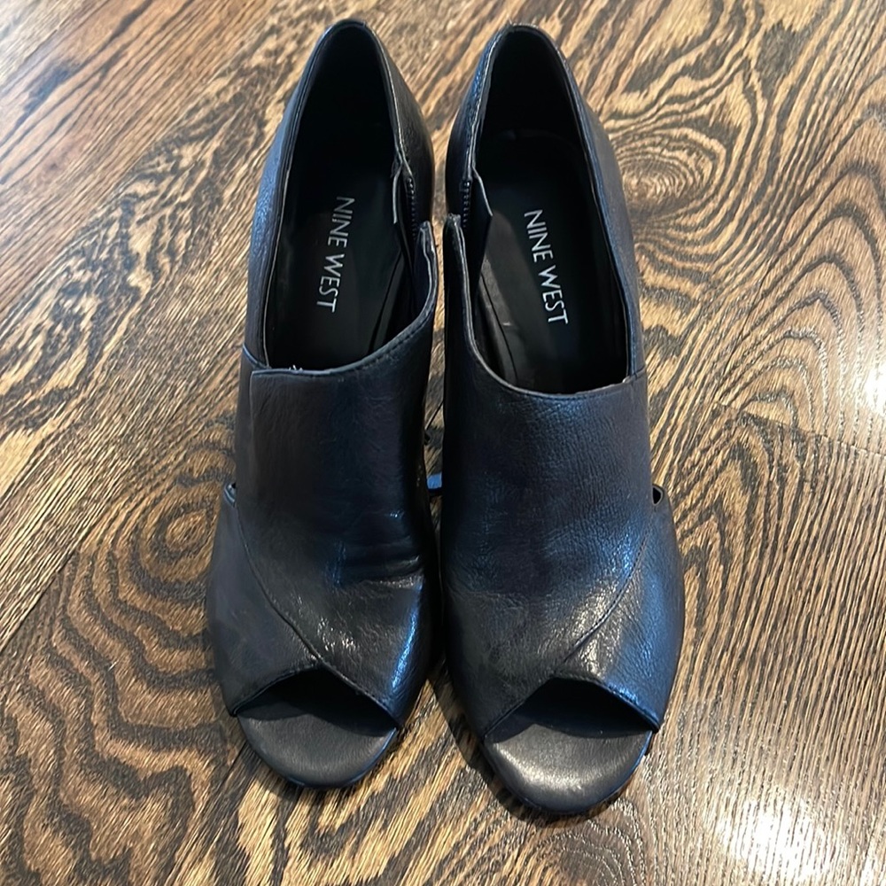 Nine West New Open toe sandals. 100% Black leather. Never worn.